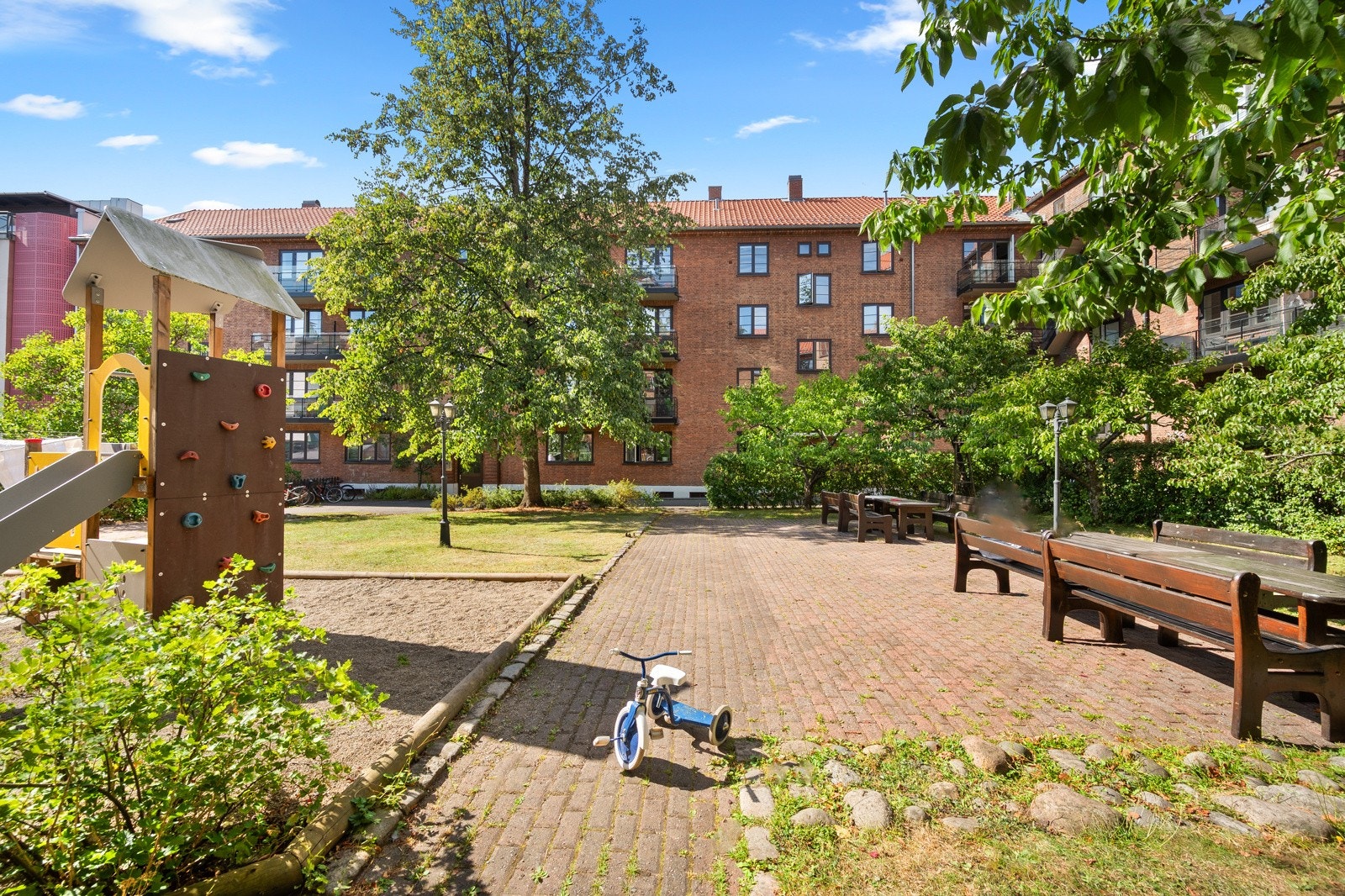 Borettslaget byr på felles treningsrom, smørebod, snekkerverksted, fellesvaskeri og sykkelparkering. Galleribilde