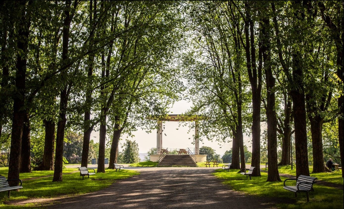 I nærheten har du populære Torshovparken og Torshovdalen, begge med sitt egne flotte preg Galleribilde