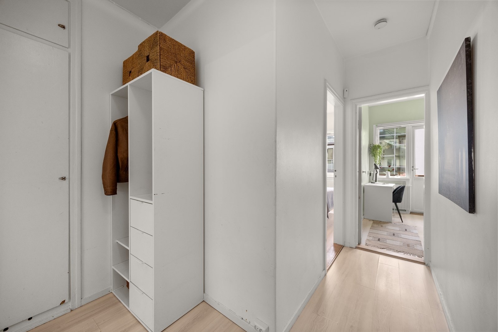 I tillegg disponerer leiligheten en kjellerbod på ca. 3 m² Galleribilde