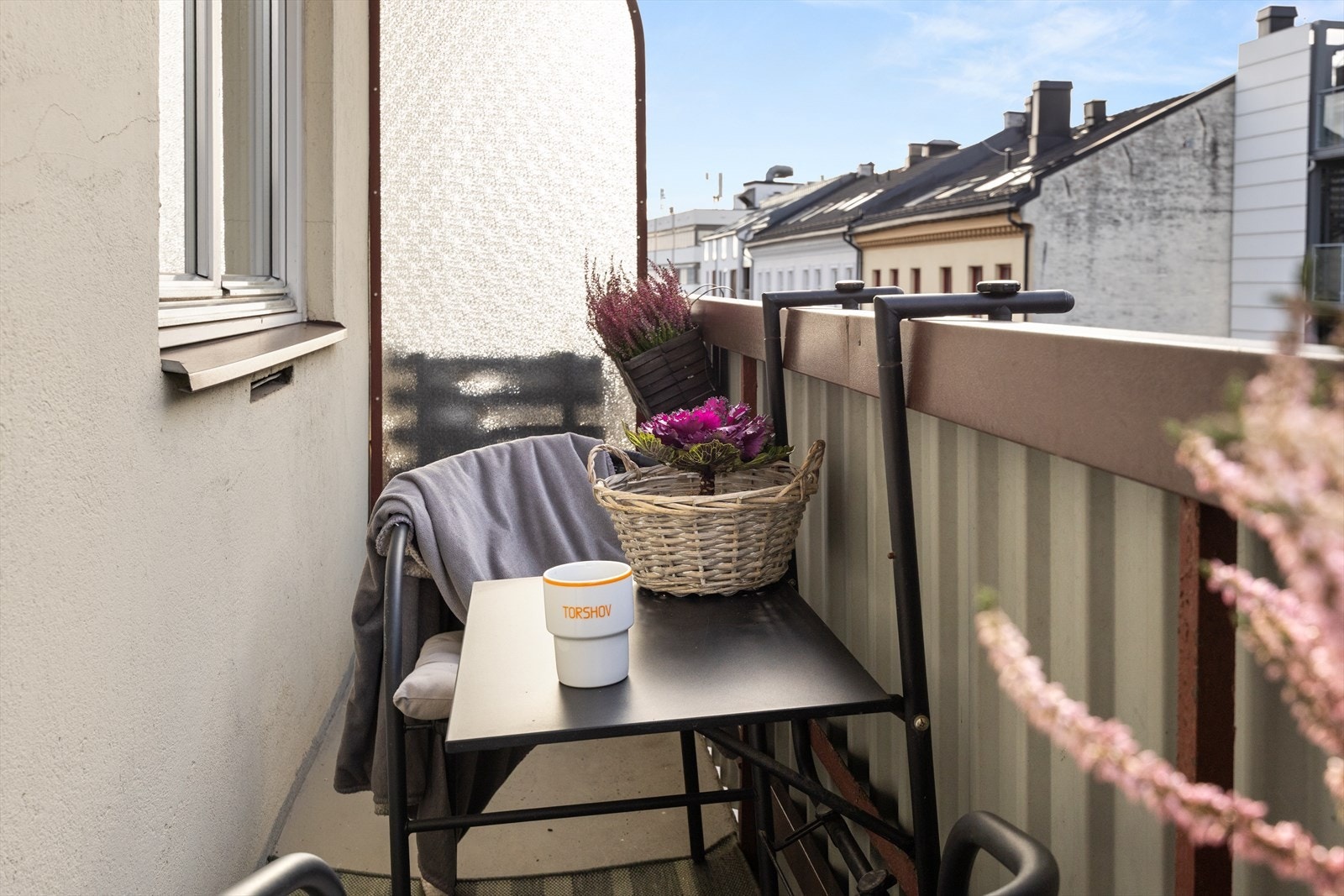 Her er det plass til utemøbler og planter Galleribilde