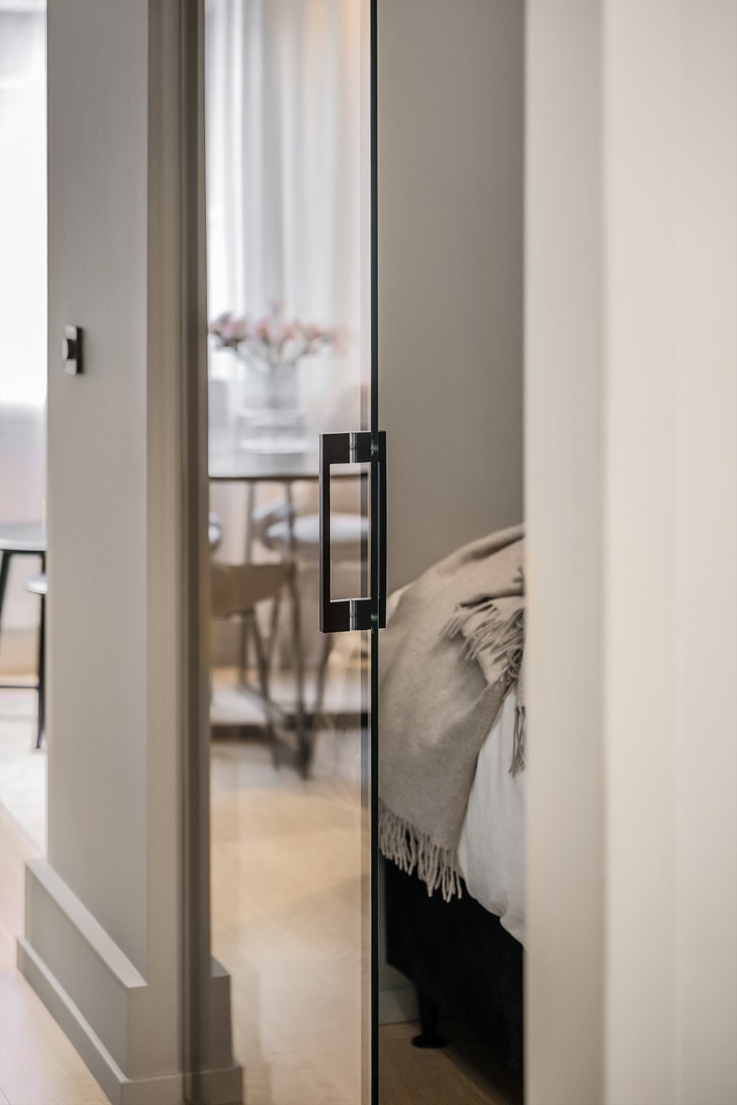 Lekre detaljer med glass skyvedør til alkoven. Galleribilde