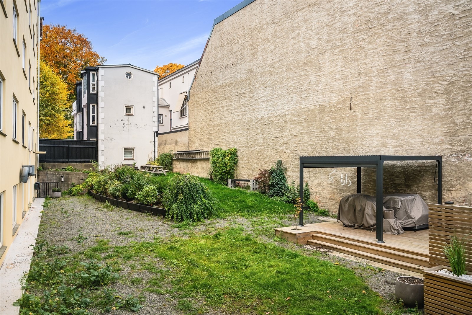 Felles vaskeri i samme etg, frodig bakgård og solrik takterrasse. Galleribilde