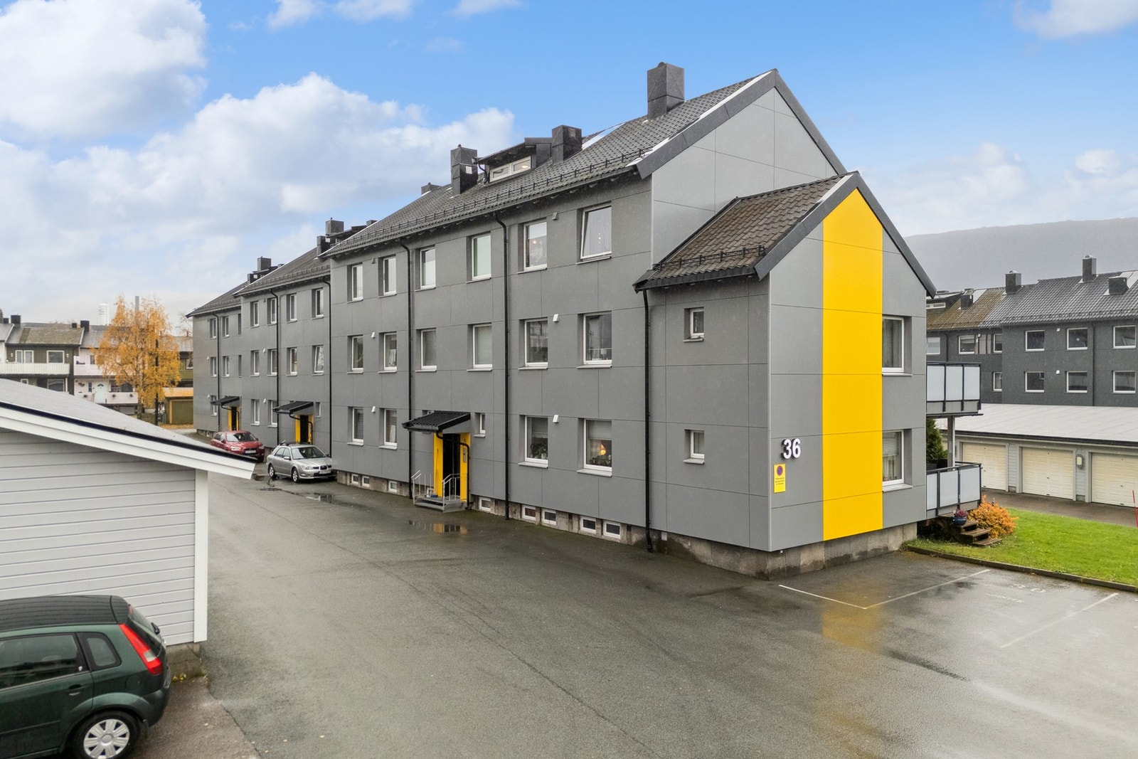 Parkering på borettslagets eiendom i henhold til oppmerking. Galleribilde