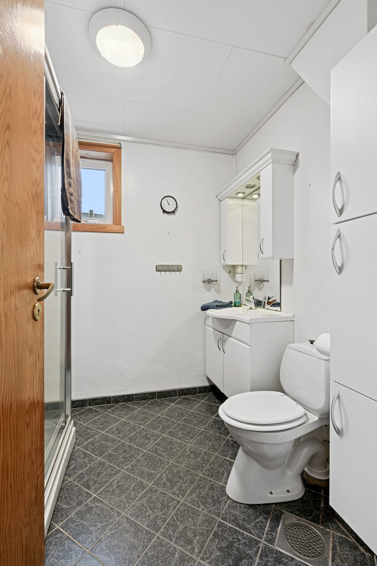 Termostatstyrte varmekabler på badet. Galleribilde