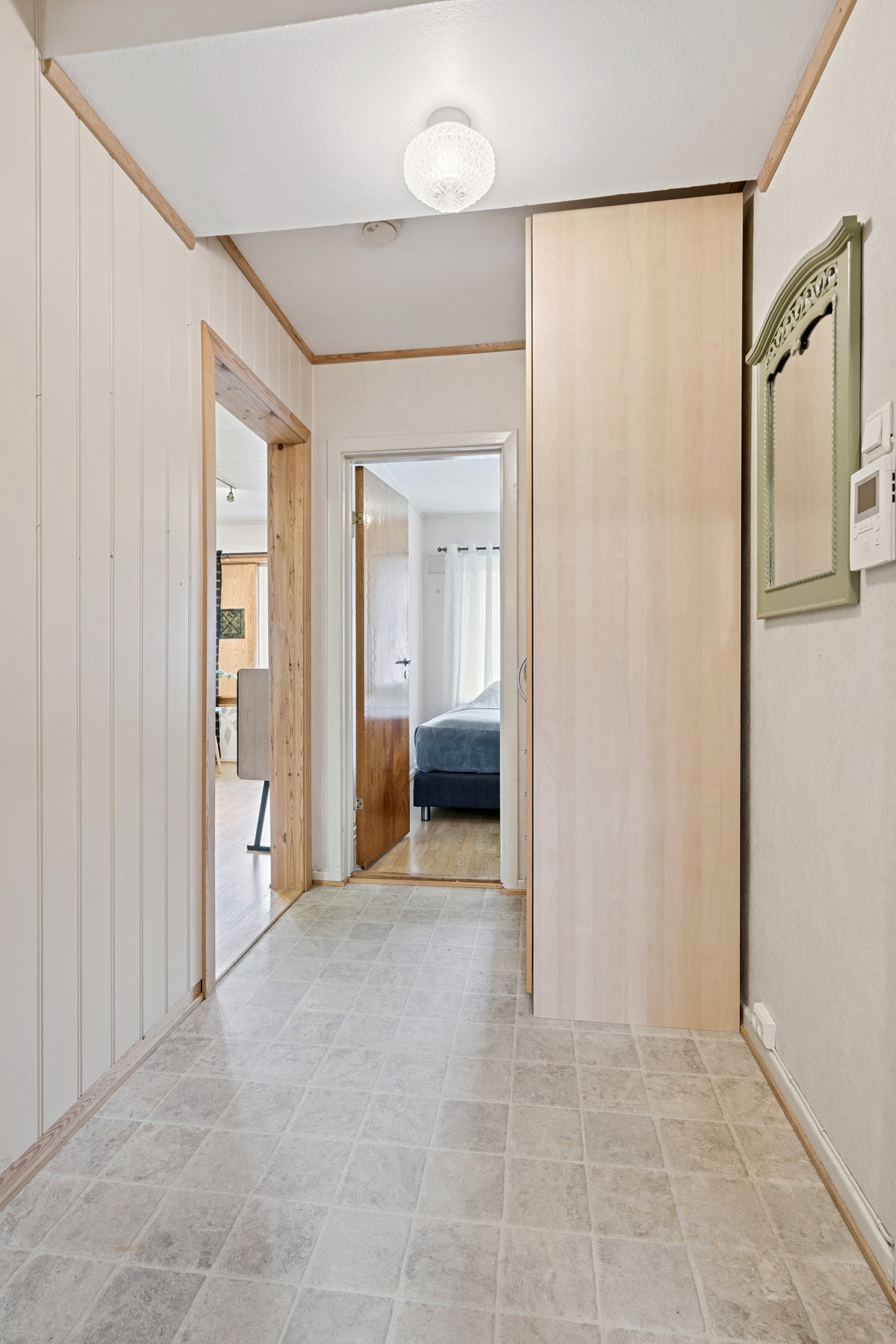 Borettslaget leier ut garasjer og faste parkeringsplasser til beboerne, etter søknadsliste. Galleribilde