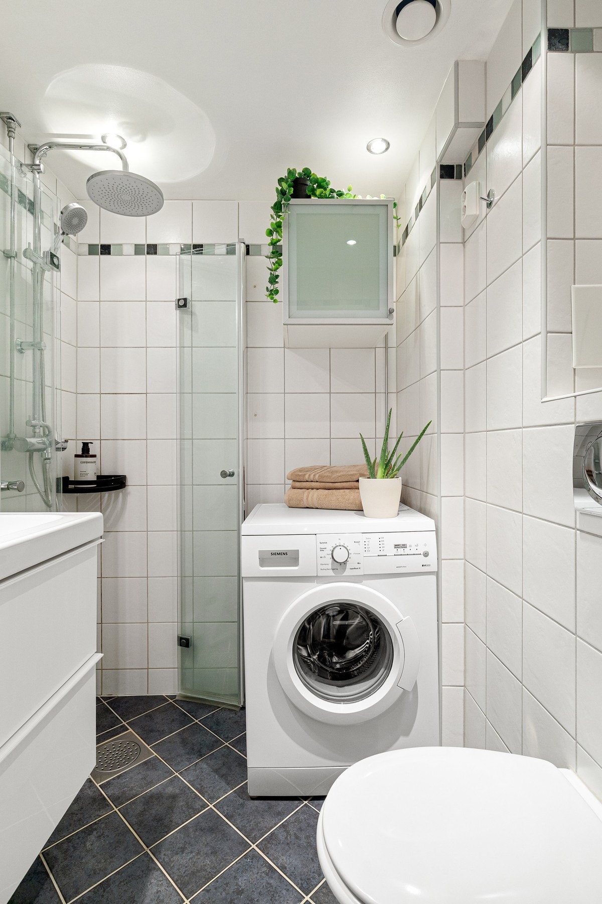 Pent, flislagt bad rehabilitert i regi av borettslaget i 2008. Galleribilde