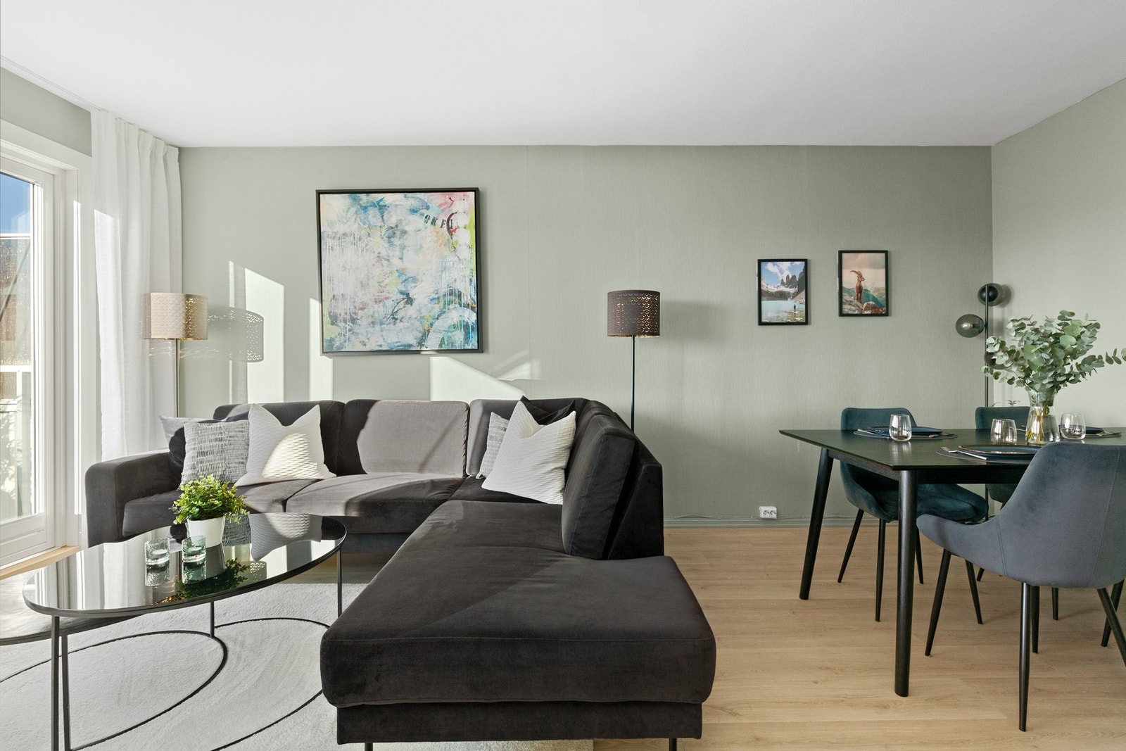 Fyring, varmtvann og kabel-TV/bredbånd er inkludert i felleskostnadene. Galleribilde