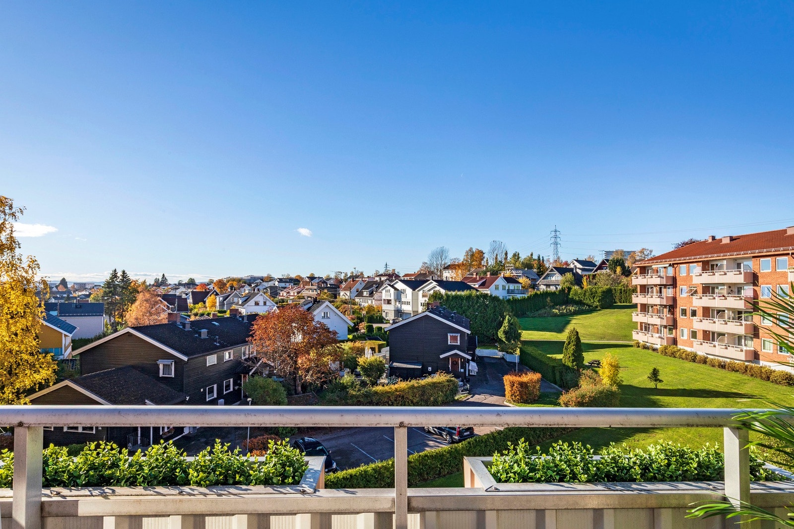 Her får du en lys og innbydende 2-roms toppleilighet med en solrik, vestvendt balkong. Galleribilde