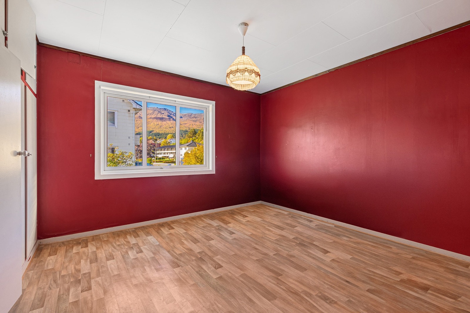 De store, gode rommene er gjennomgående i boligen. Galleribilde