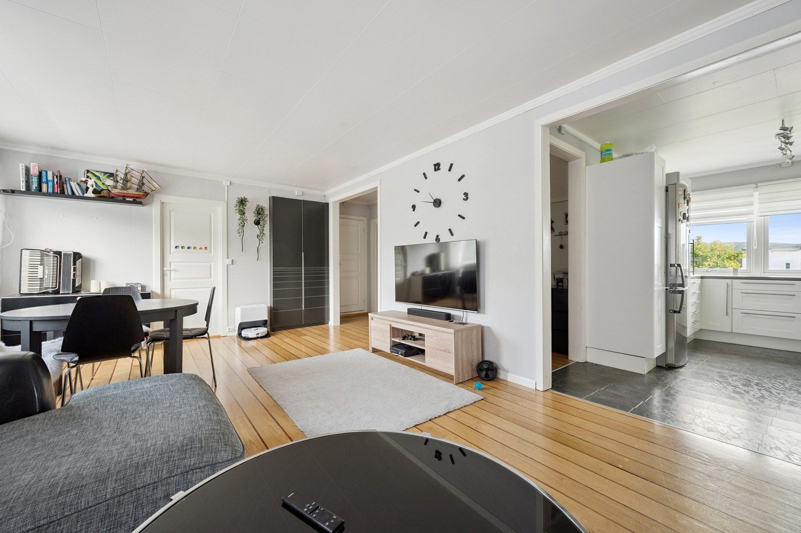 Åpen løsning mot kjøkkenet Galleribilde