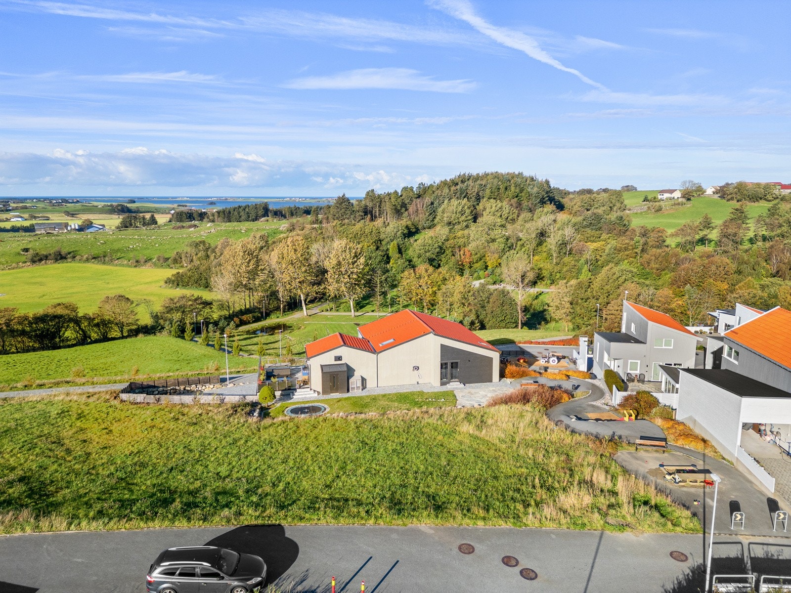 Klepp stasjon ligger i den nordøstlige delen av Klepp og har hyppige togavganger til Stavanger og Sandnes. Galleribilde