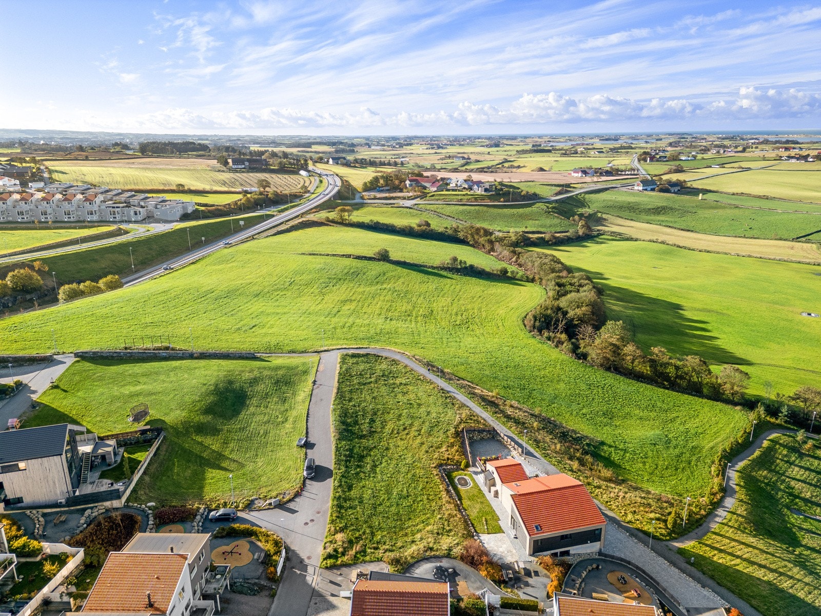 Tomten ligger i felt BF6 som er regulert til frittliggende bolig med to boenheter. Galleribilde