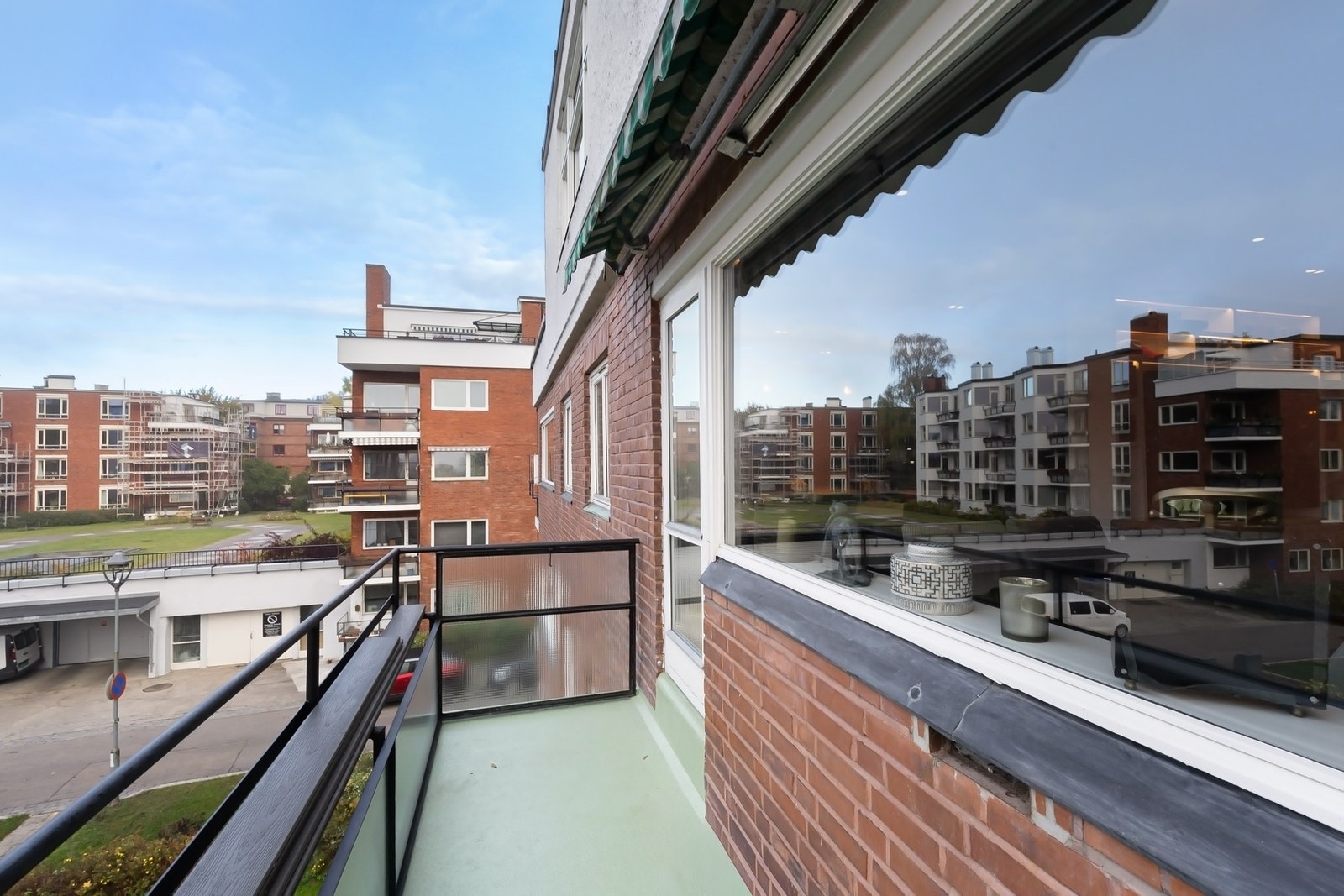 Balkong med skjermet beliggenhet. Galleribilde