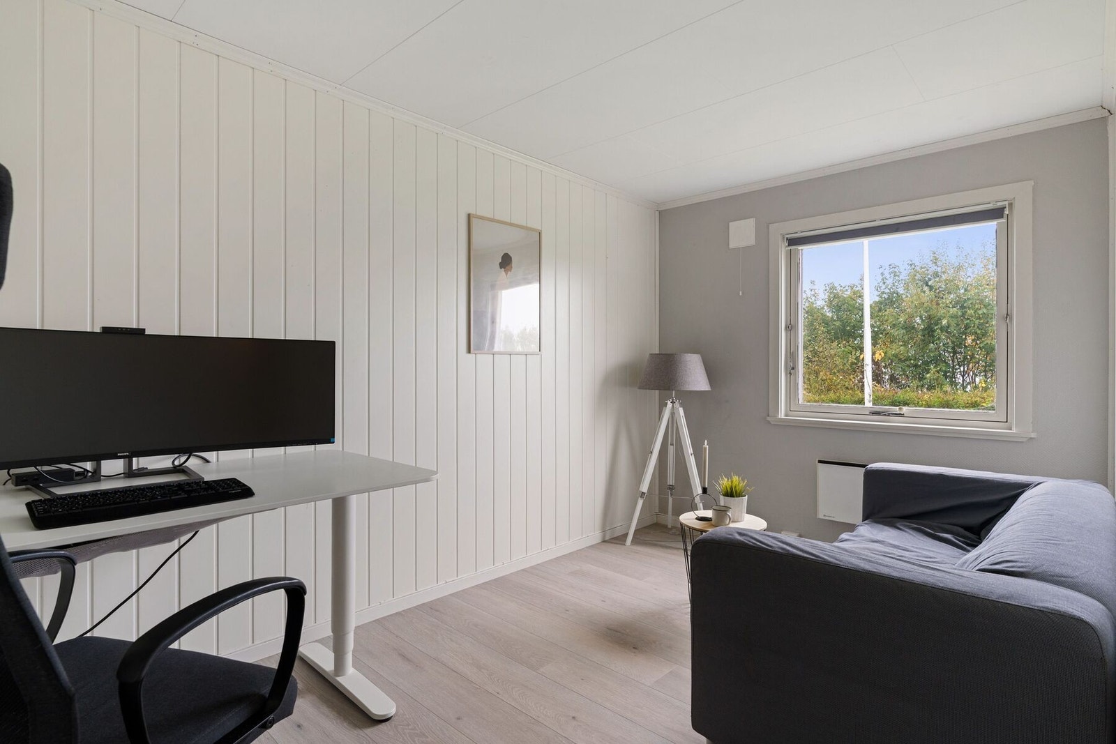 Her har man også et kontor som fint kan brukes som ekstra stue, lekerom, hobbyrom, treningsrom eller liknende. Galleribilde