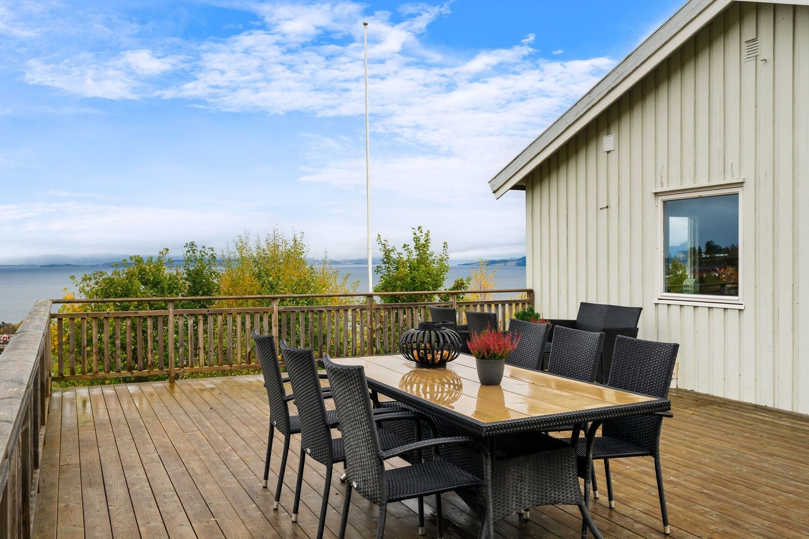 Her ligger alt til rette for å samle familie og venner til hyggelig lag sommer som vinter. Galleribilde