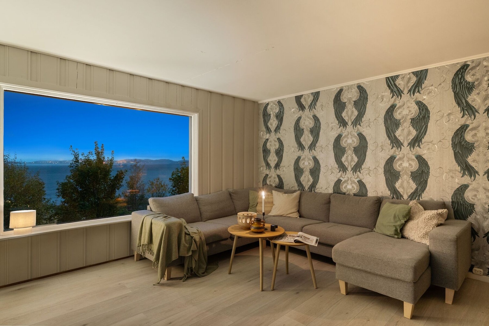 Rommets gode utforming sørger for at man har flere møbleringsmuligheter. Galleribilde