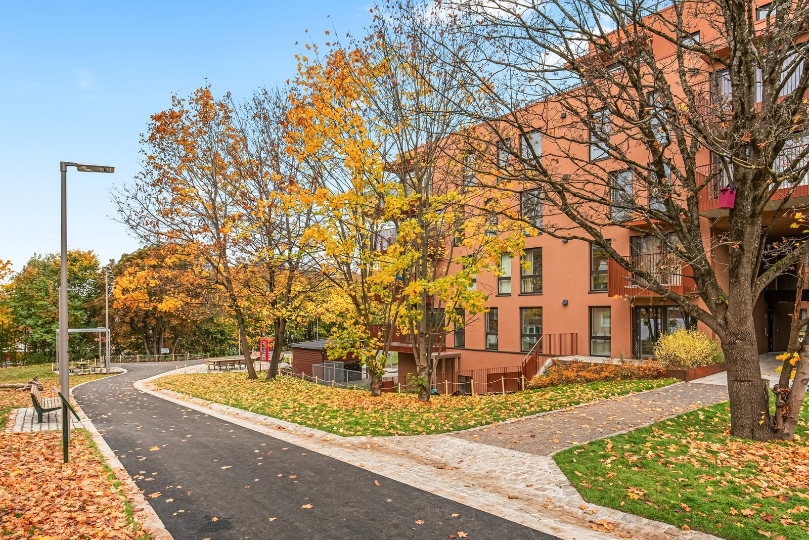 Her bor man i trafikkstille og grønne omgivelser, men samtidig kort vei til alt man trenger i hverdagen Galleribilde