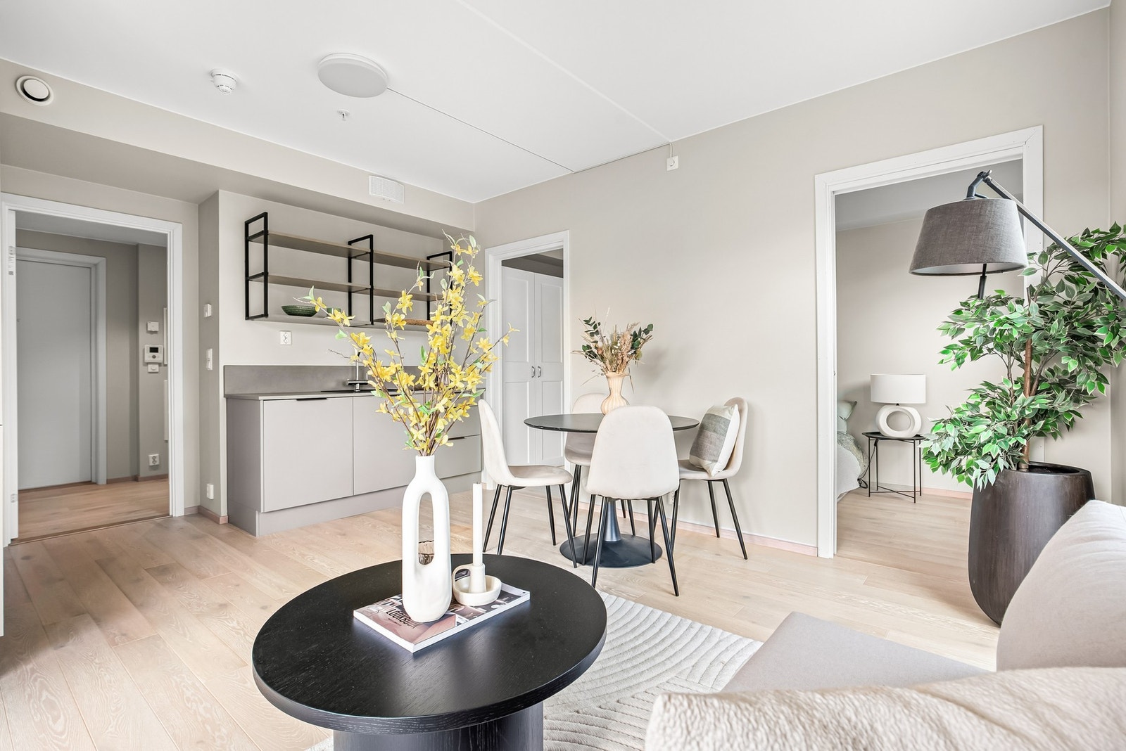 Lyse farger og delikate materialvalg Galleribilde