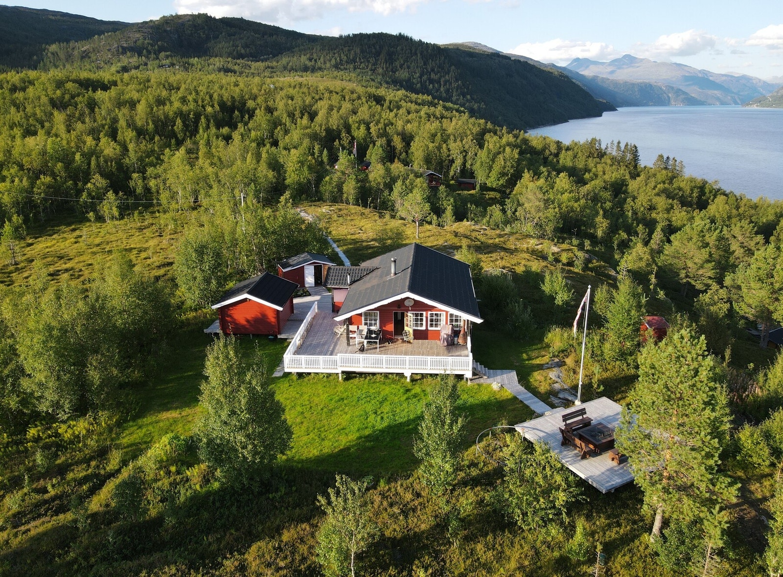 Velkommen til Ner-Tørrhågen 11, En sjarmerende og godt vedlikeholdt fritidsbolig. Galleribilde