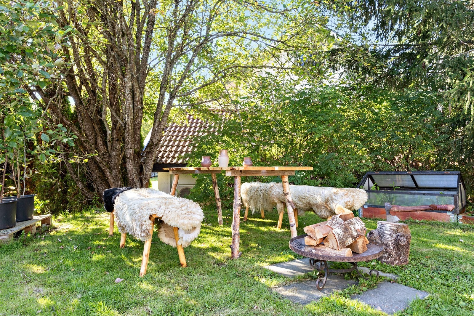 Koselig uteplass i hagen Galleribilde