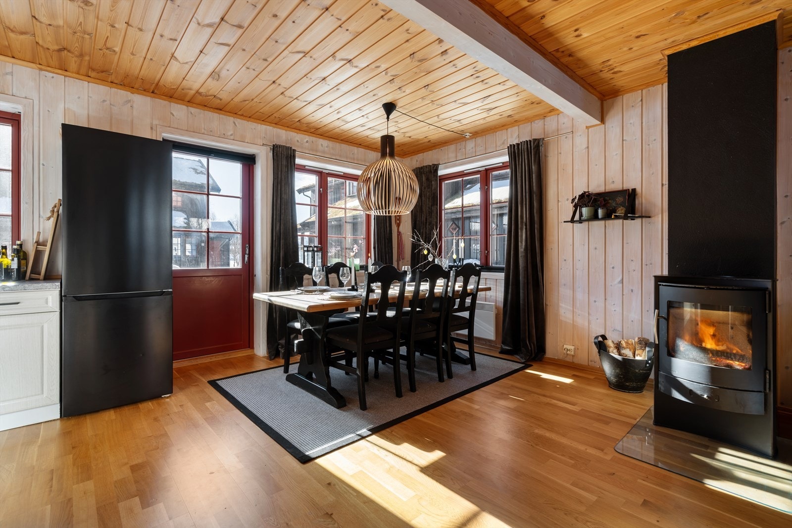 God plass til stort spisebord Galleribilde