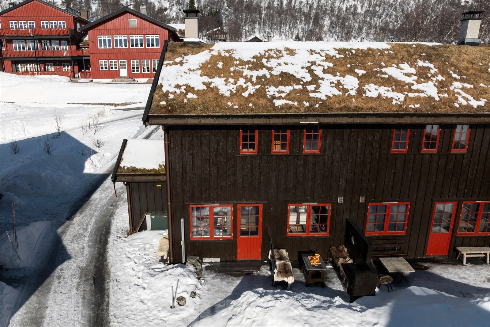 Sørvendt terrasse med gode solforhold Galleribilde