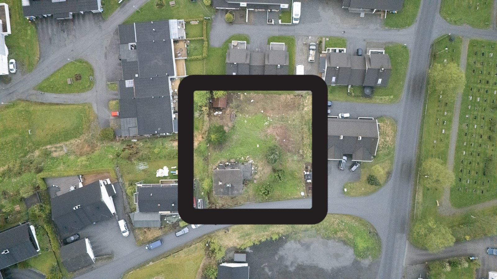 Tomta er romsleg, med storleik 1,134 mål. Galleribilde