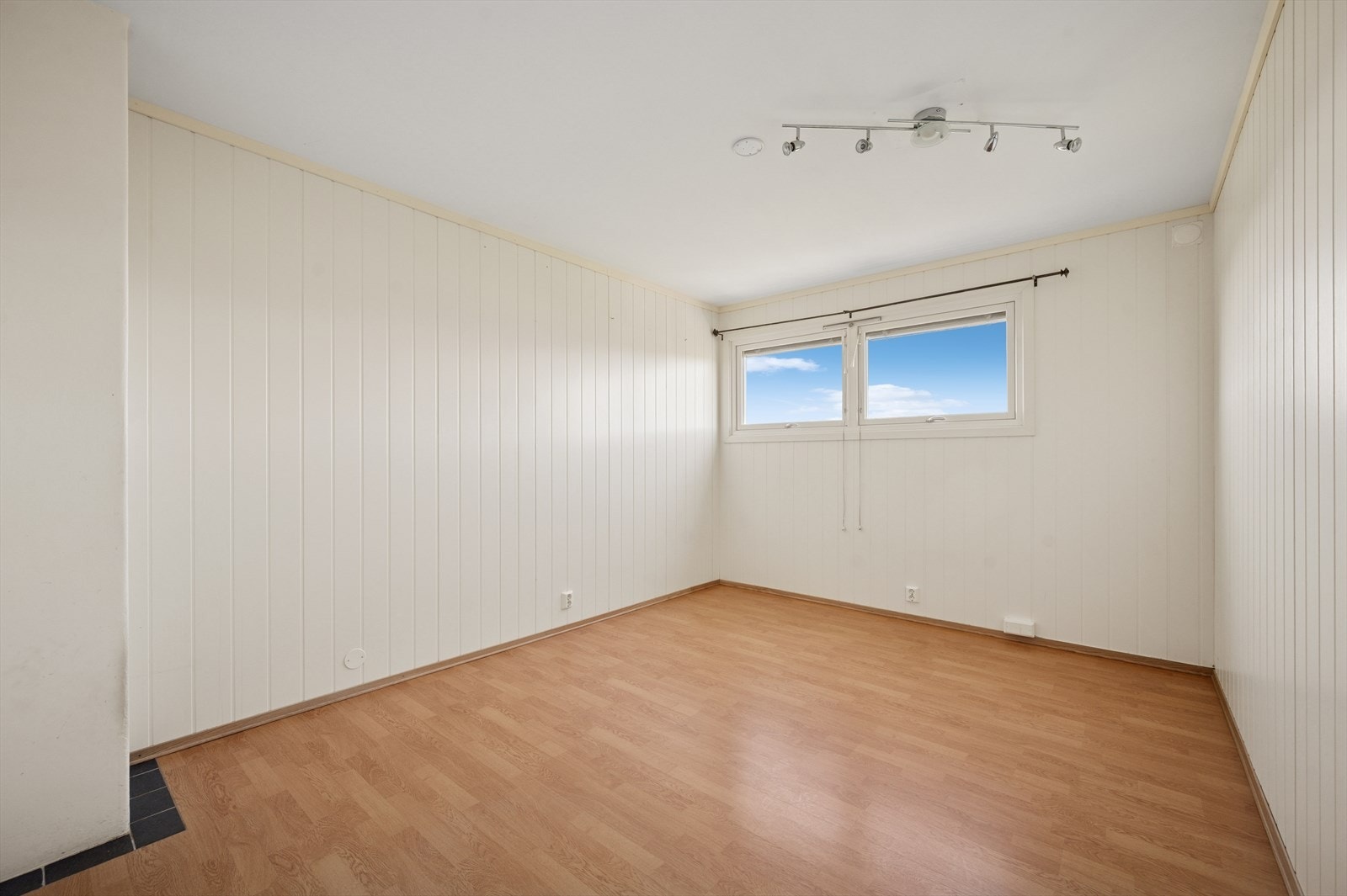 Boligen har tre gode soverom i andre etasje. Galleribilde