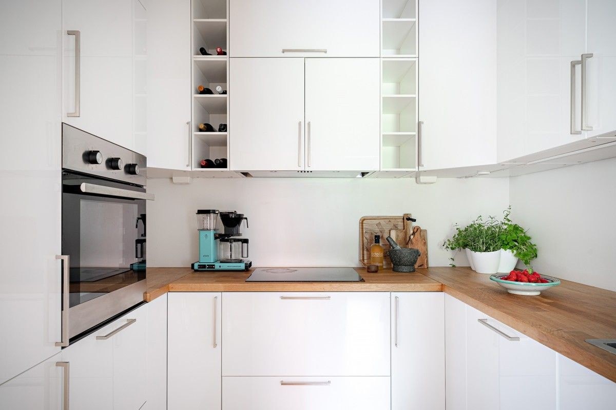 Lekkert kjøkken med integrete hvitevarer Galleribilde