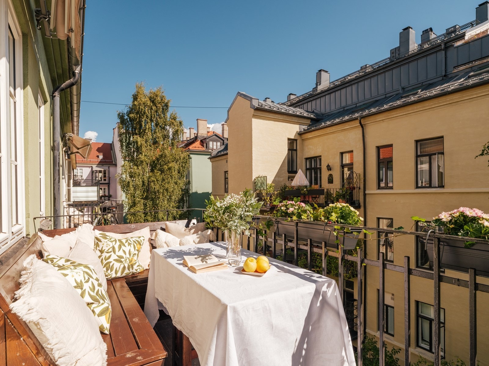 Arkitekttegnet 4-roms leilighet med originale detaljer. Galleribilde