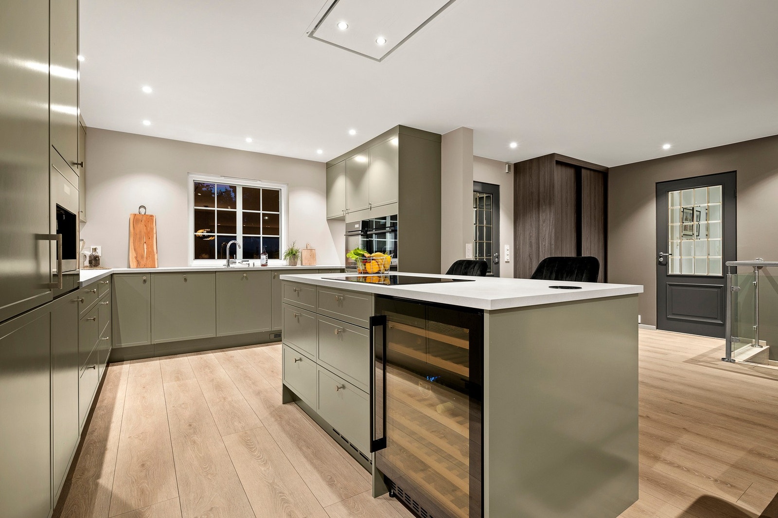 Det er svært gode lagringsmuligheter på kjøkkenet Galleribilde