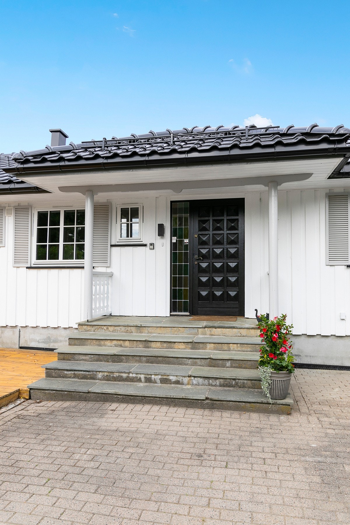 Pent overbygget inngangsparti Galleribilde