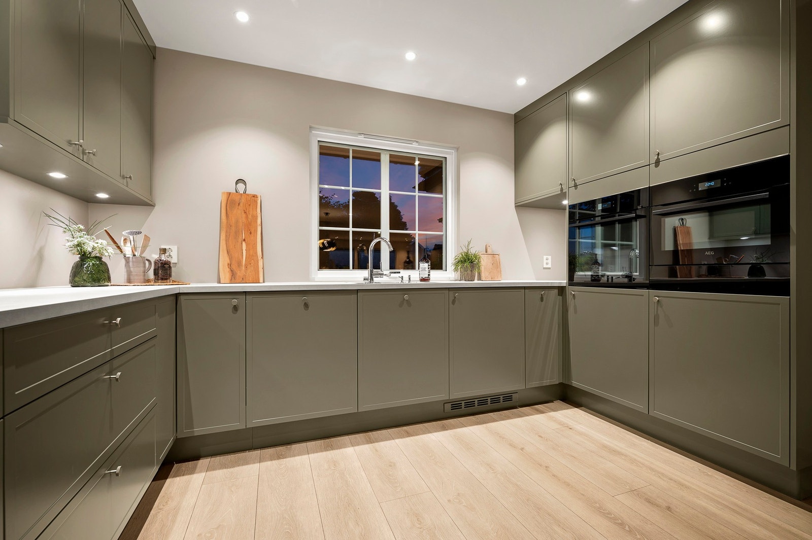 Lekkert med integrerte hvitevarer Galleribilde