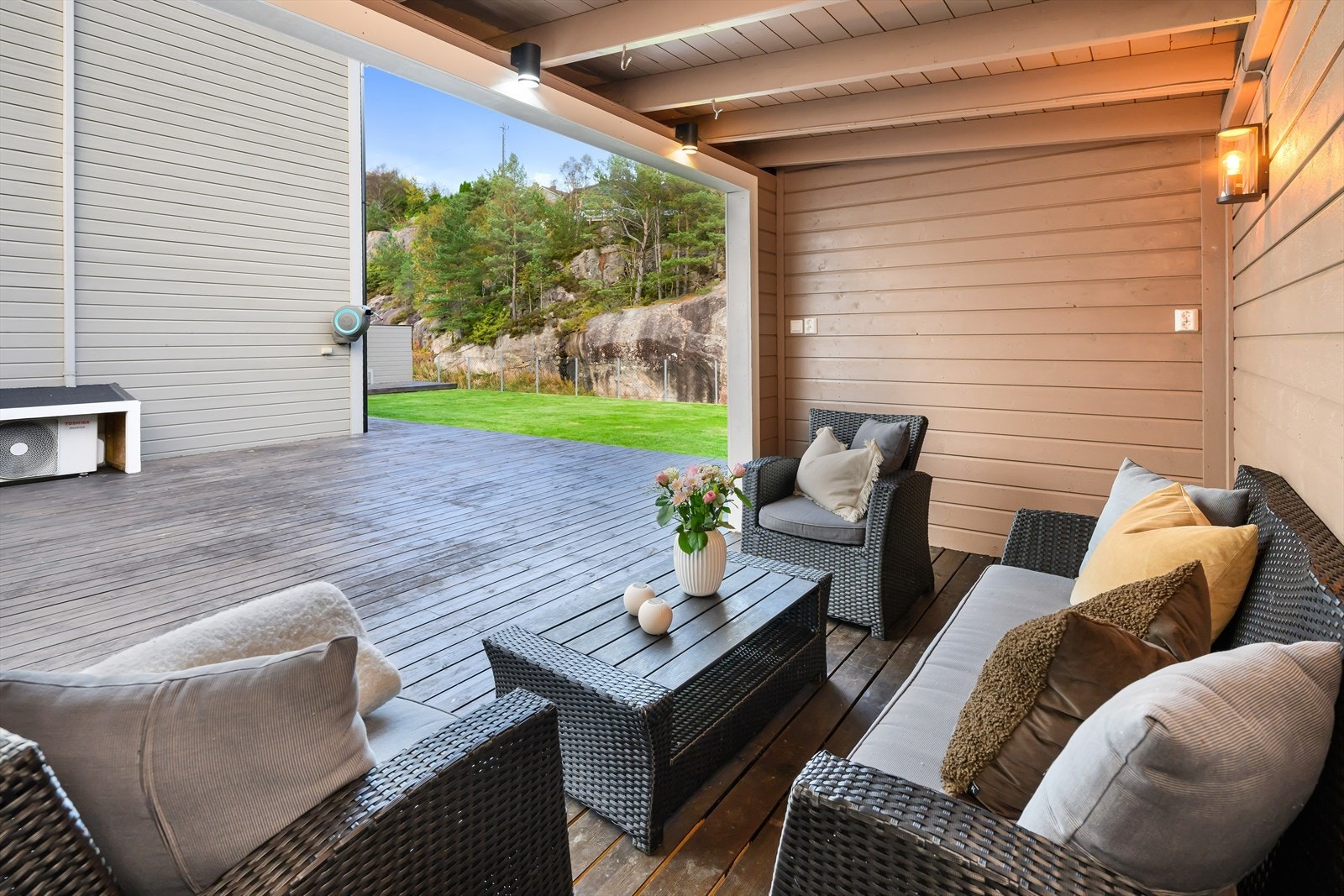 En skjermet "utestue" finner en på terrassen. Galleribilde