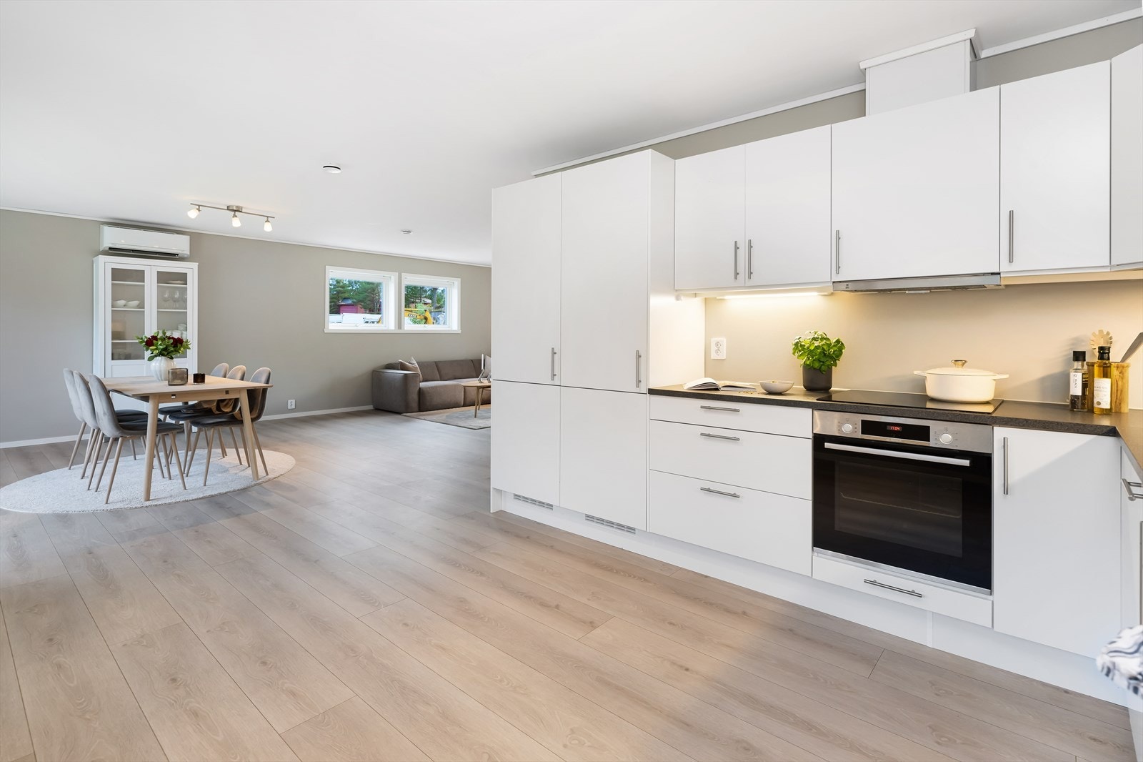 Hvitevarene er integrerte og medfølger. Galleribilde