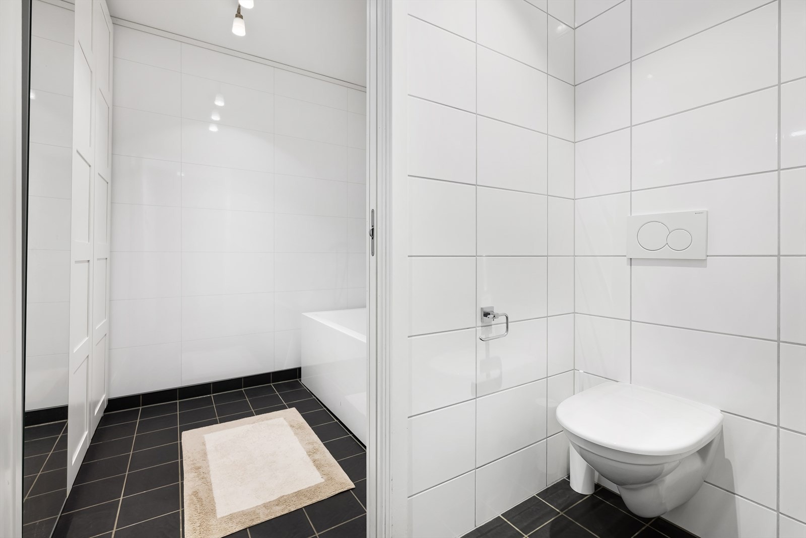 Det er skyvedør mellom rommene. Galleribilde