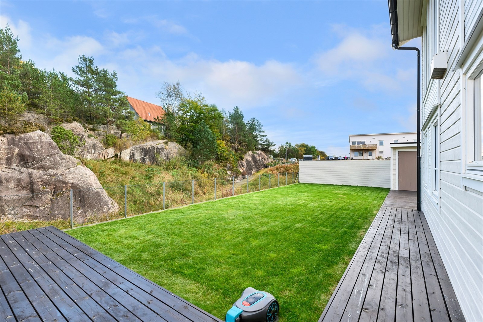 Flott natur omkranser eiendommen. Galleribilde