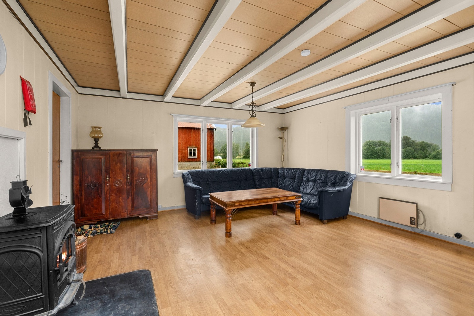 Boligen har fem soverom og to stuer Galleribilde