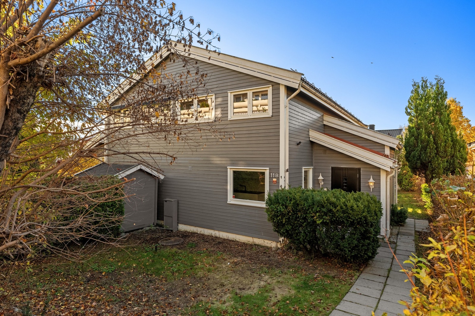 Her får du en moderne bolig med god atmosfære, gjennomtenkte løsninger og flere nyere oppgraderinger Galleribilde