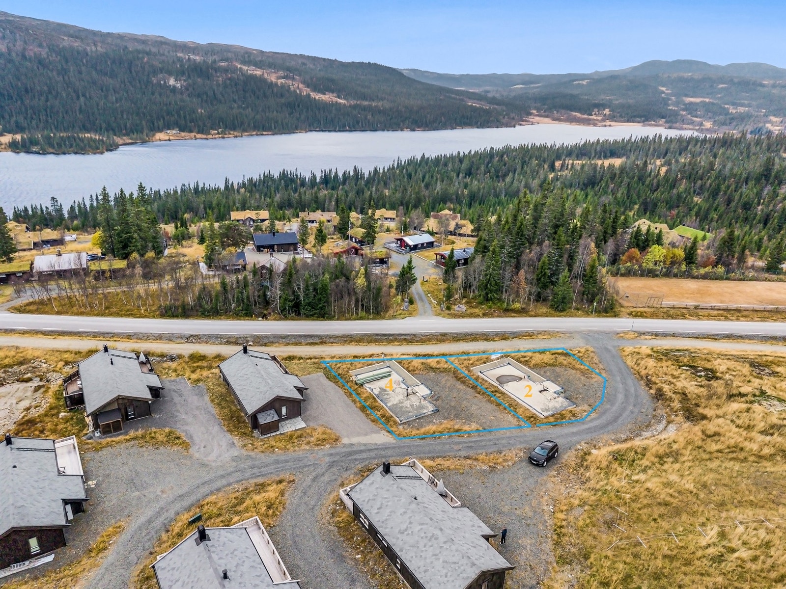 Spåtindsletta 2 ligger som ev an to eiendommer som skal selges, tomt 2 og 4. Galleribilde