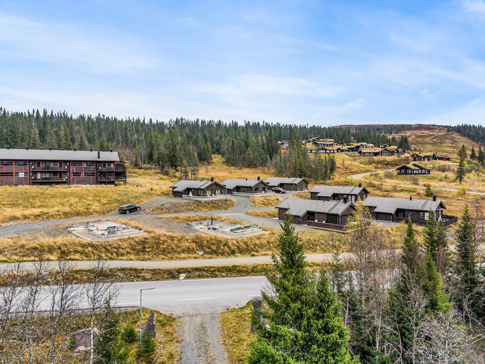Tomten ligger solrikt til med kort vei til langrennsløyper. Galleribilde