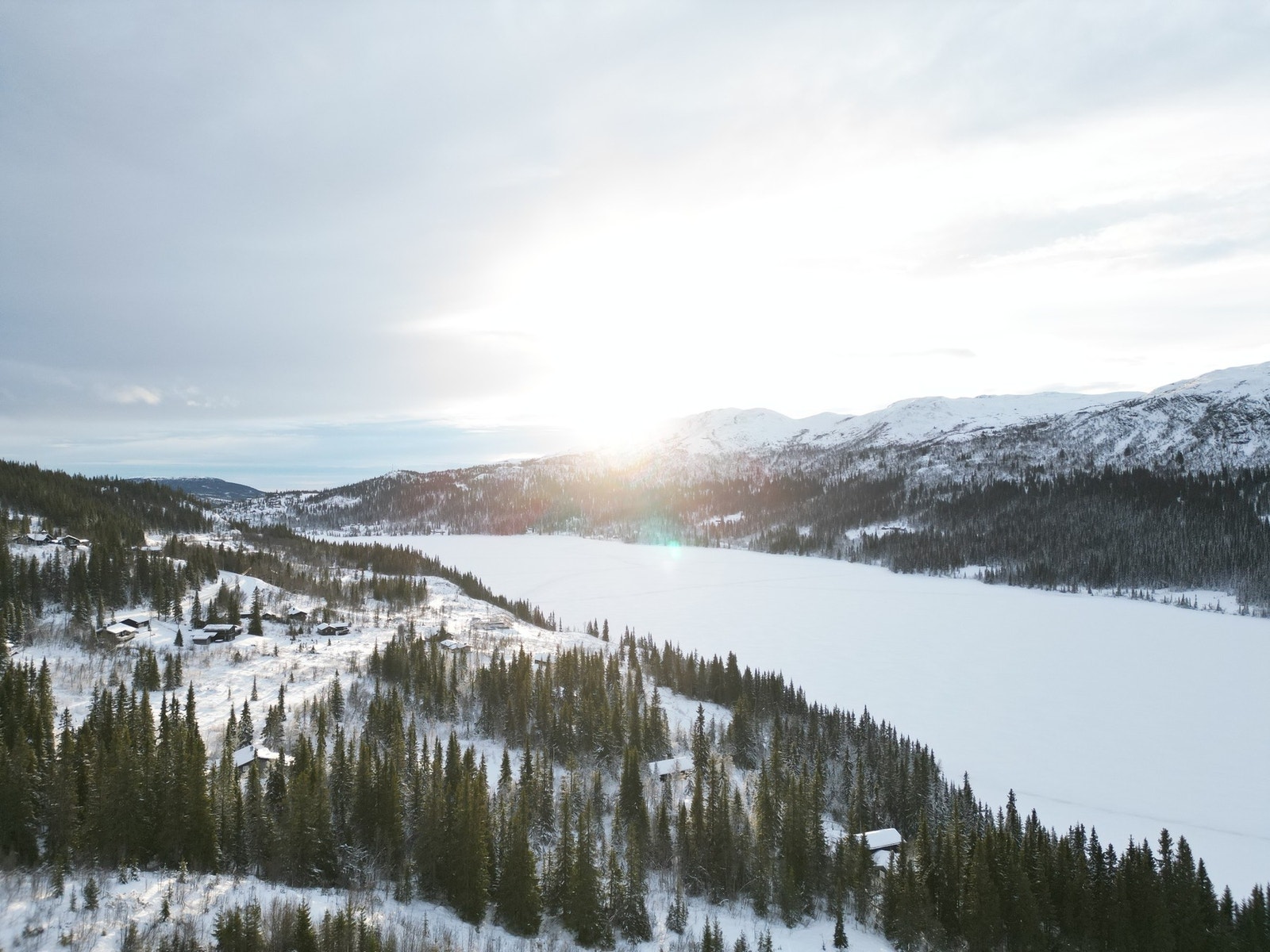 Hva er ikke bedre enn når solen titter fram og man kan nyte fjellet. Galleribilde