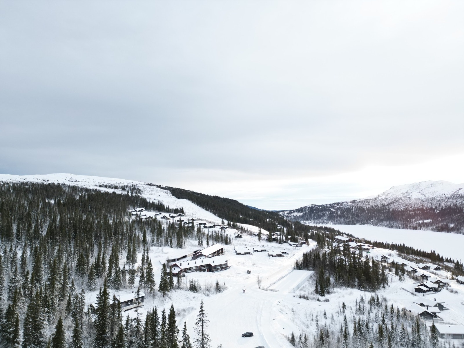 Området er flott anlagt i terrenget med ski inn og ut. Galleribilde
