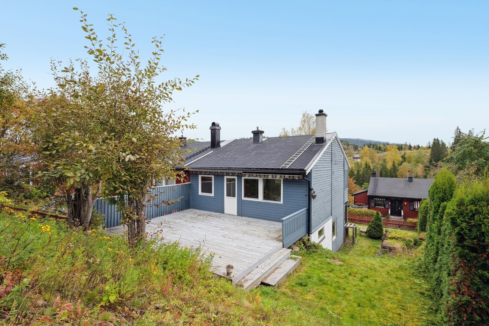 Boligen har en stor terrasseplatting på 46 kvm. God plass til utemøblement og kveldssol. Galleribilde