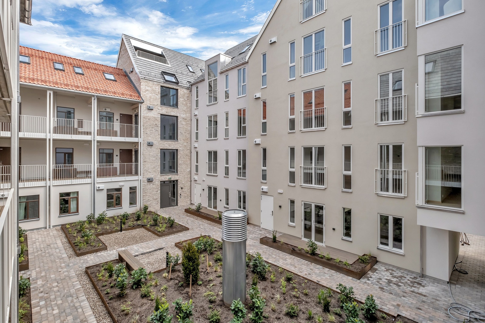 I tillegg til dette fellesområde er det en stor uteplass på taket over kiwi, samt en takterrasse. Galleribilde