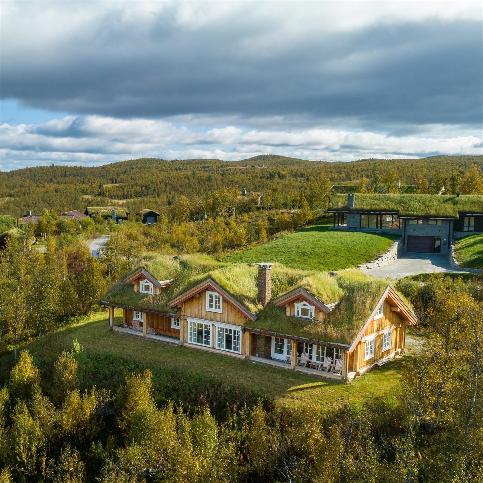 Lomtjødnvegen 109 - flott beliggenhet og vakker utsikt bl.a. mot Hallingskarvet og Geilo. Galleribilde