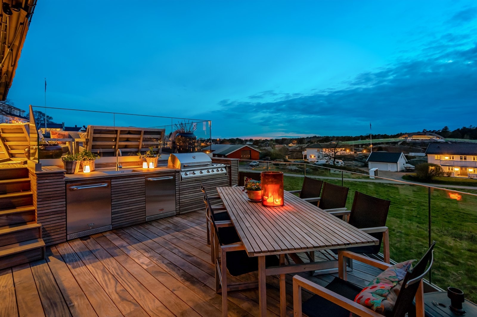 Terrassen har integrert belysning og lydanlegg. Galleribilde