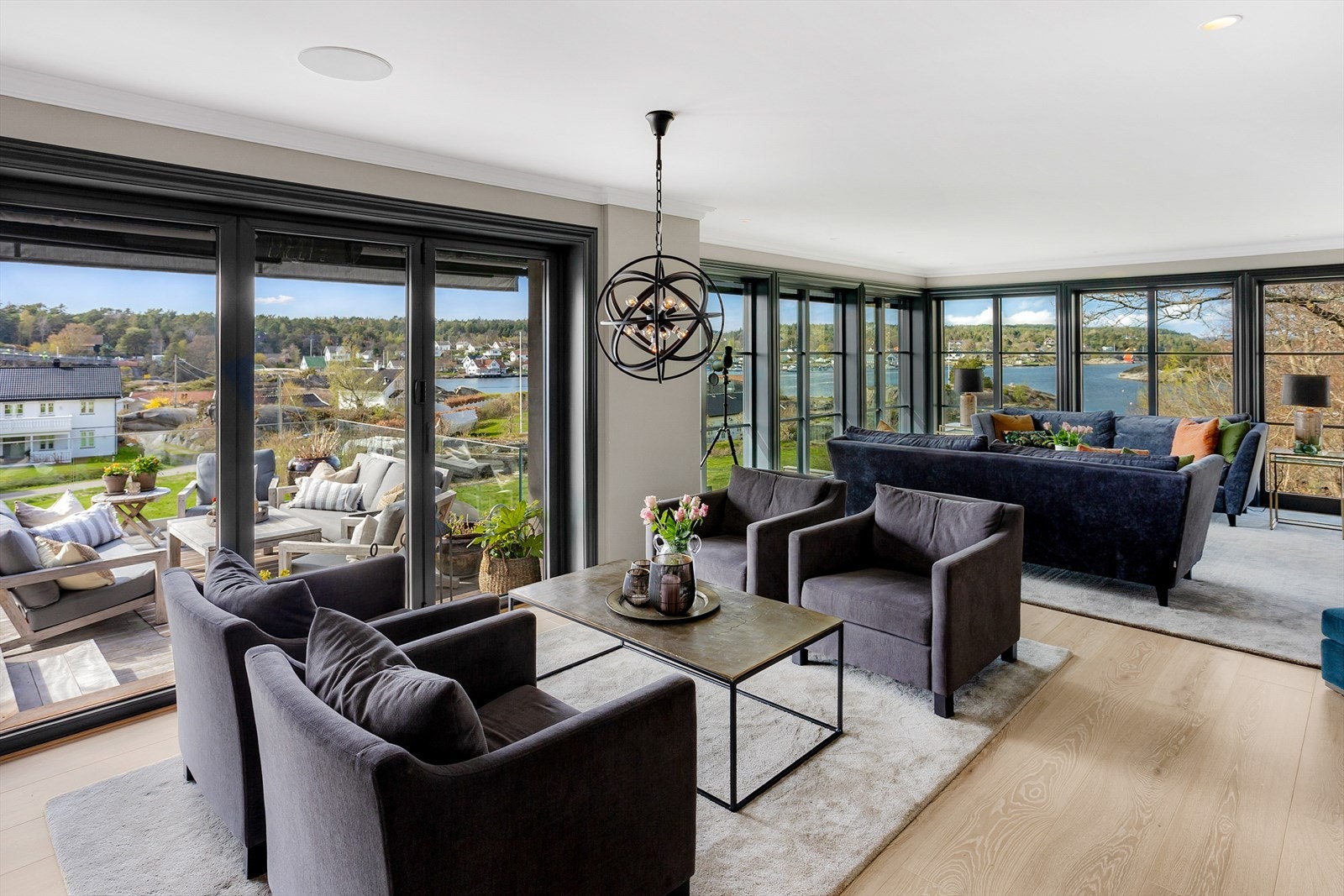 God soneinndeling og plass til både salong og TV-løsning. Galleribilde