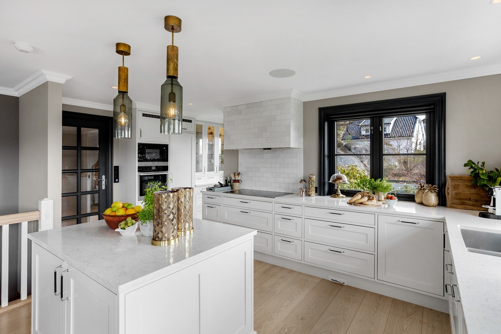 Her får du hvitevarer fra Miele, og armatur fra Dornbracht - et kvalitetsvalg. Galleribilde