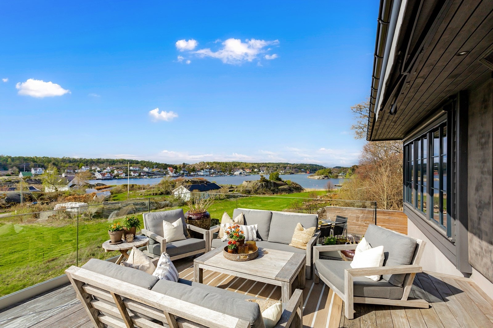 Terrassegulv i hardtre av typen Amadrillo - slitesterkt og eksklusivt. Galleribilde